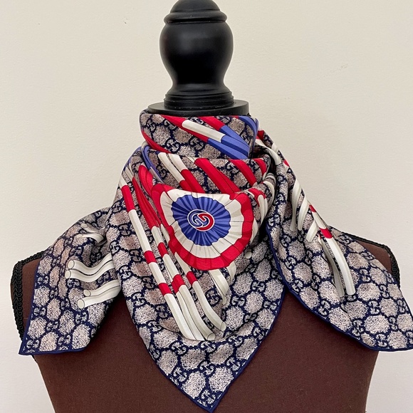 New Gucci Scarf Logo Blue Scarf with Gucci Gift Box - Picture 11 of 15